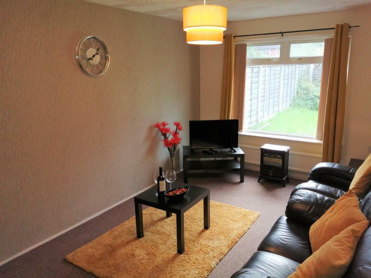 Villa Fearnhead House Warrington Esterno foto